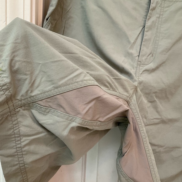 Mountain Hardwear Shorts, Sage Green, Zip Front, Side Pockets, Belt Loops, Sz 36 - Picture 5 of 13